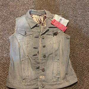 NWT. Girls vest.
